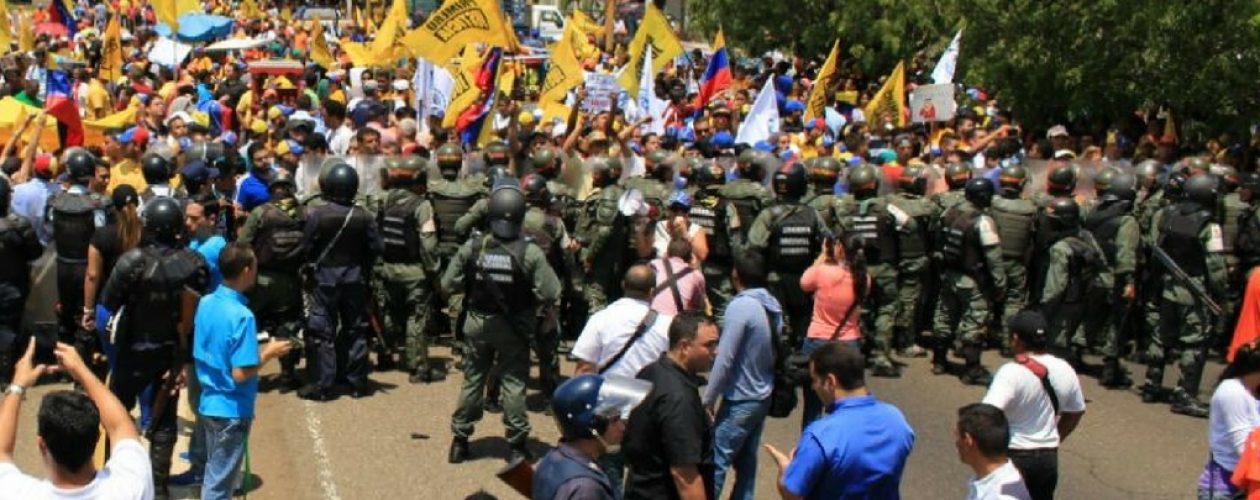 Marcha al CNE en Zulia fue impedida por cuerpos de seguridad