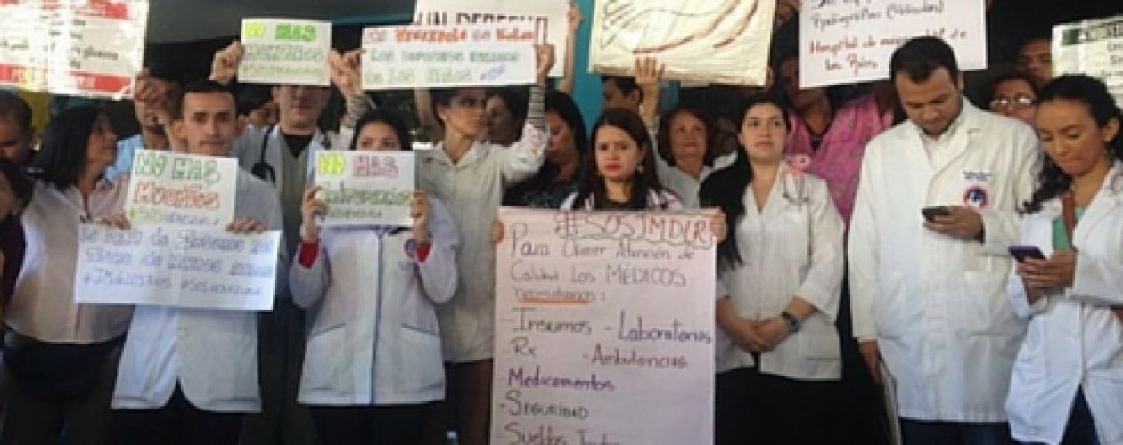 Médicos del JM de los Ríos protestan y exigen ayuda humanitaria