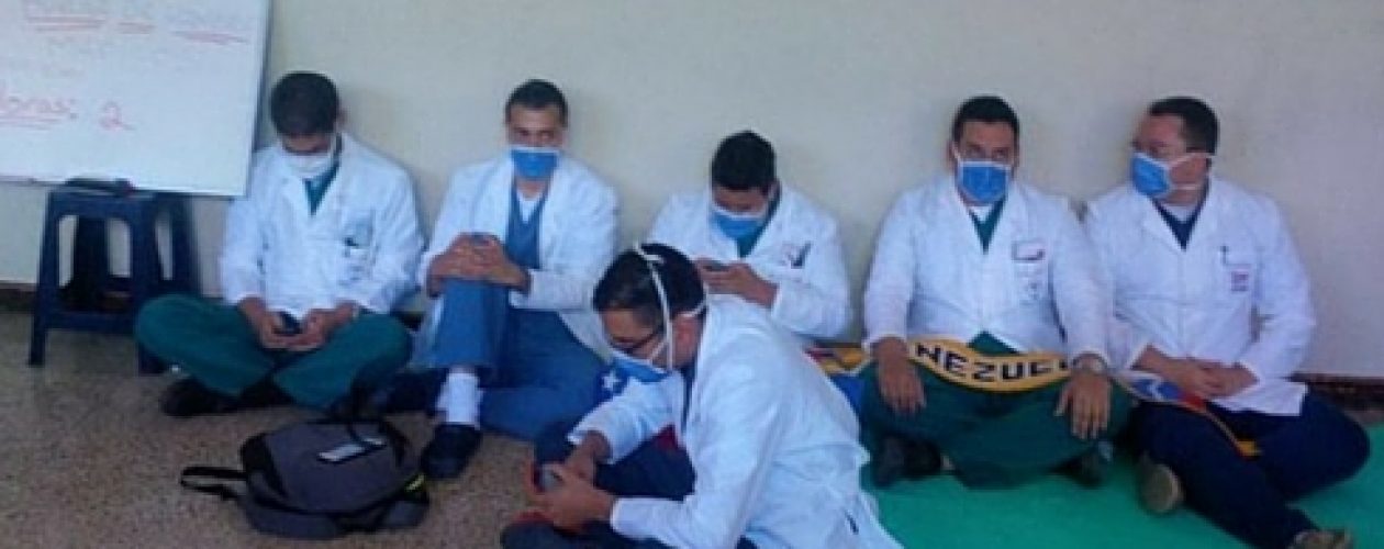 Médicos residentes del IAHULA se declaran en huelga de hambre por crisis del sector salud