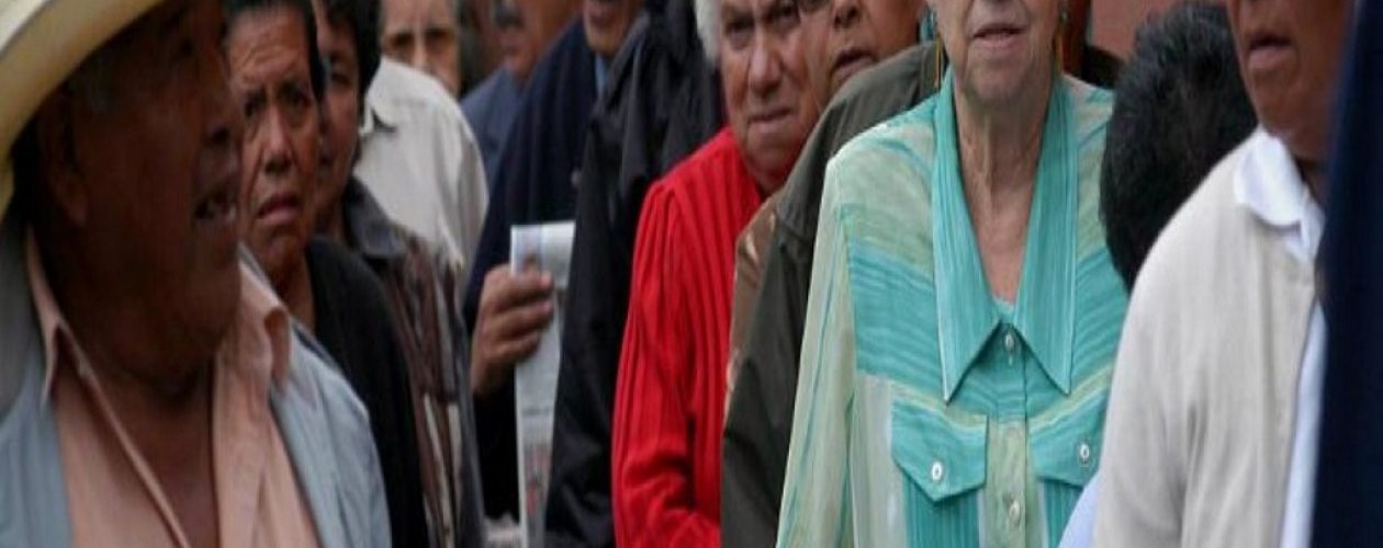 Manifestaron pensionados en Carabobo por falta de efectivo