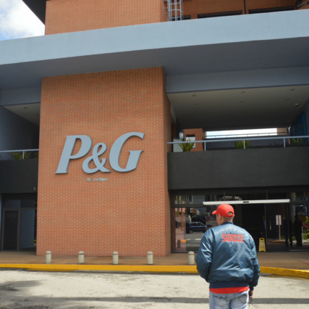 P&G y Nestlé son obligados por la Sundde a colocar precios de diciembre