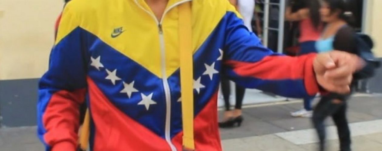 Venezolanos en Perú son víctimas de la xenofobia por vender arepas