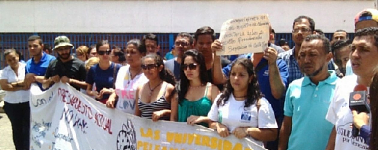 Un profesor universitario en Venezuela no devenga ni un salario integral
