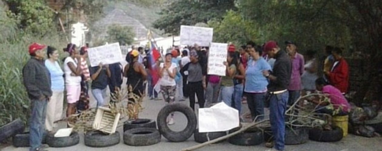 Protestan en la carretera vieja Petare- Guarenas por la escasez de alimentos