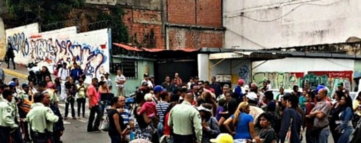 Protestan por escasez de comida en Los Teques