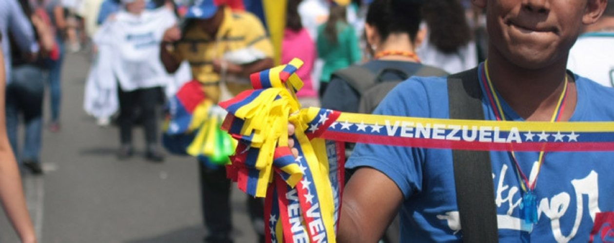 Pese a protestas en Venezuela continúa la rutina por subsistir