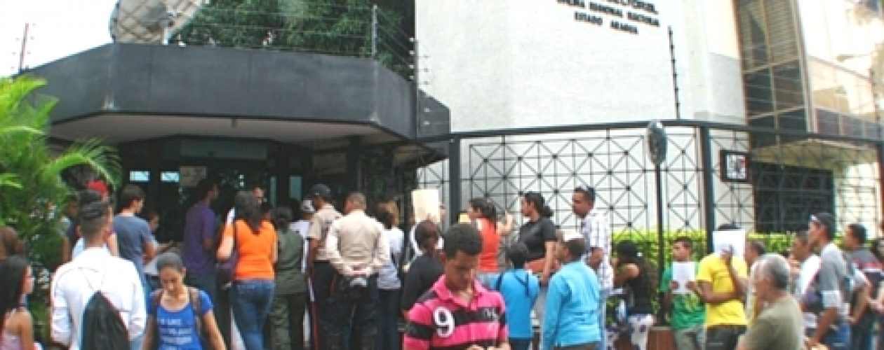¡Persecución! Psuv obligó a funcionarios públicos de Aragua a excluir firmas