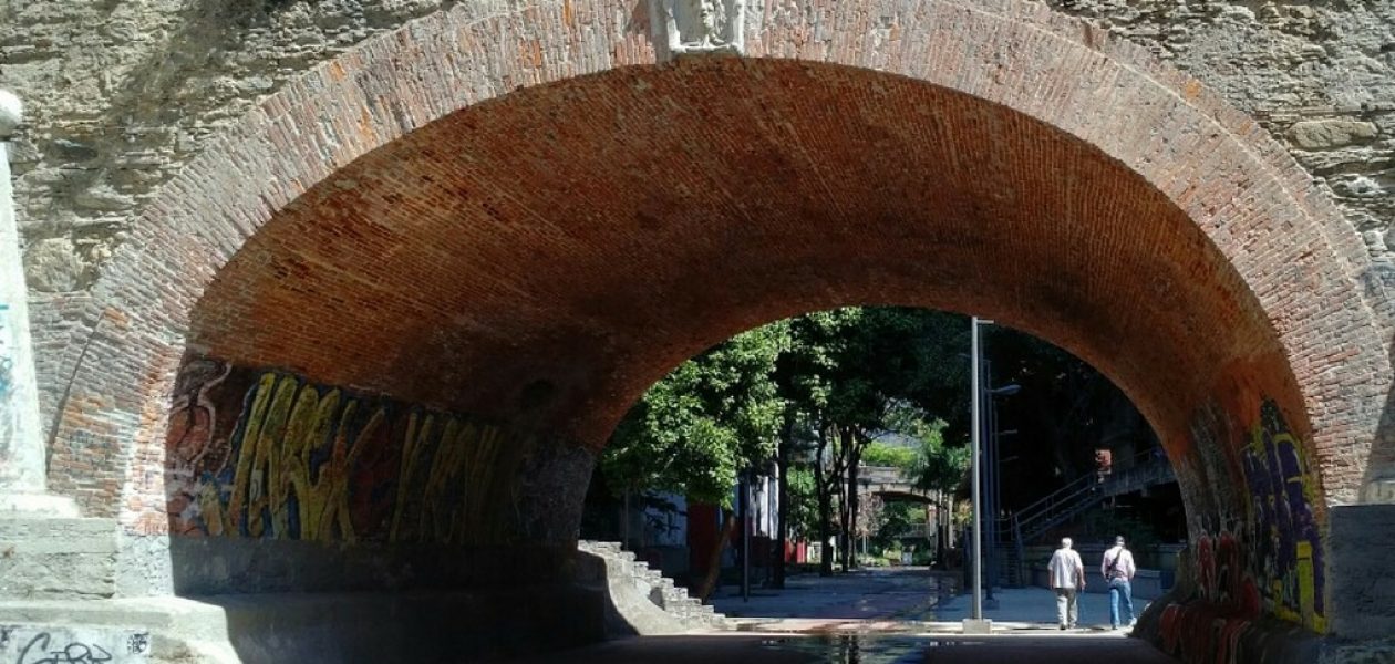 Un centenar de personas viven en el Paseo Anauco entre basura y cloacas