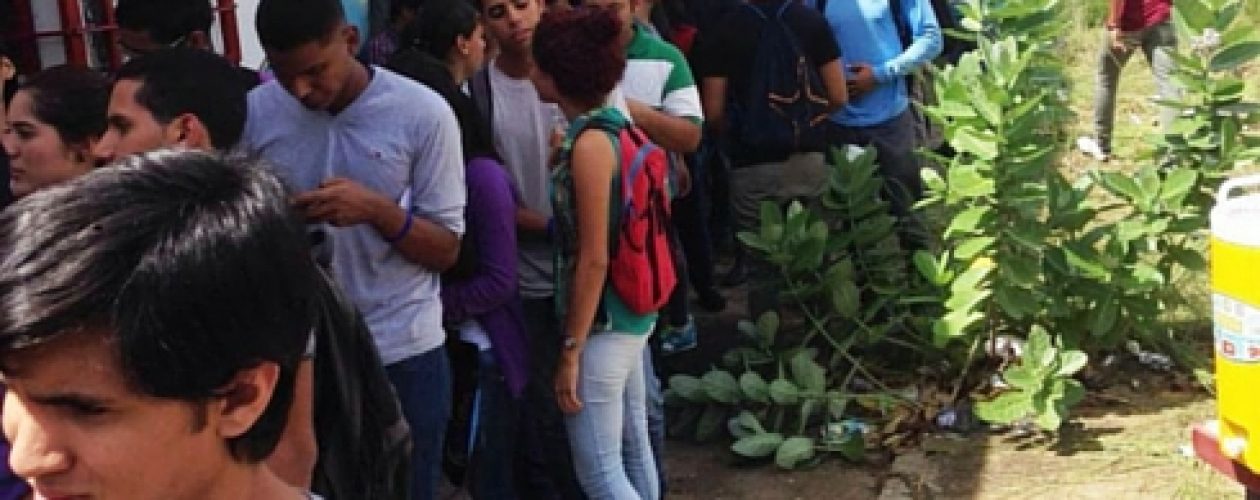 Registro Electoral en Puerto Ordaz incumple horarios para inscripción