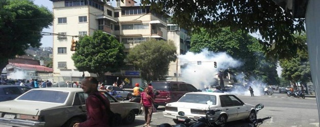 Represión en Santa Mónica deja un herido