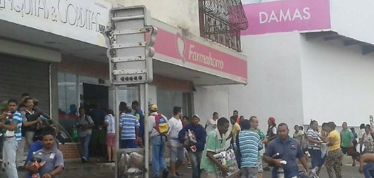 Entregan créditos a 28 comercios afectados por saqueo en Ciudad Bolívar