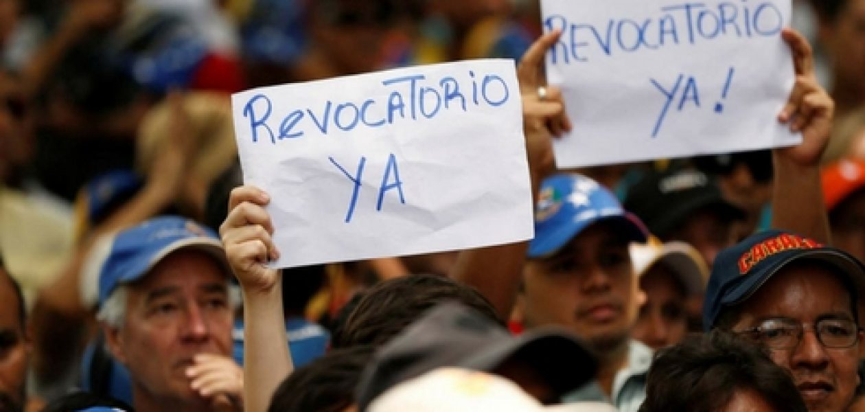 Sociedad civil cierra vía en Chacaíto en apoyo a la Toma de Caracas