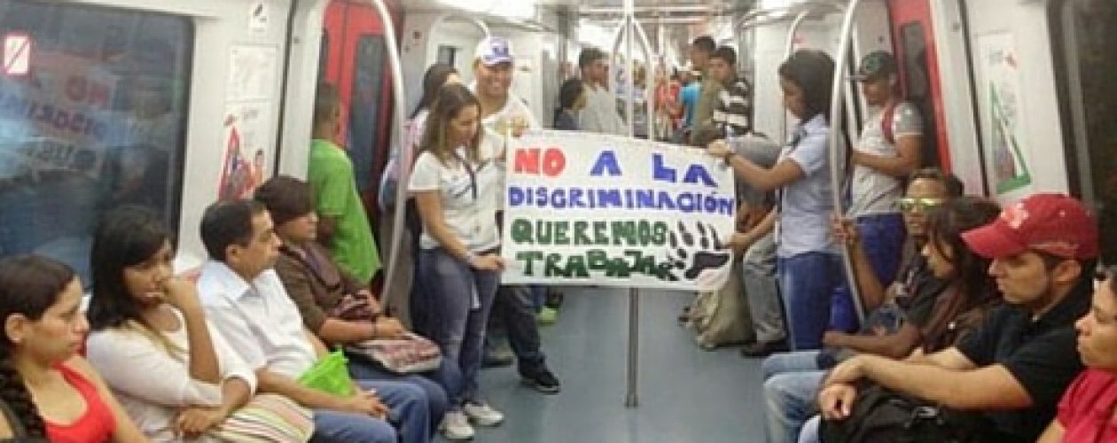 Trabajadores de Polar protestan dentro del Metro (fotos)