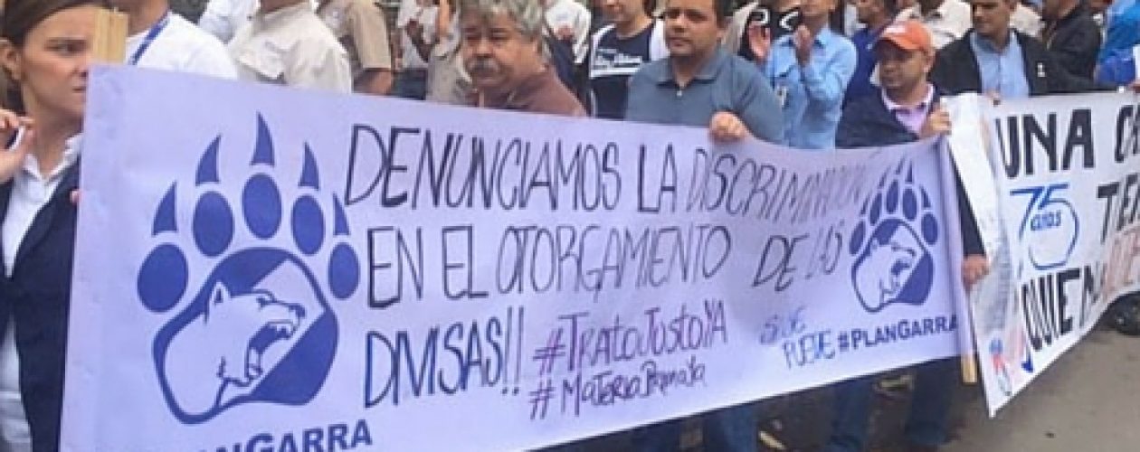 Trabajadores de la Polar protestan frente al Cencoex