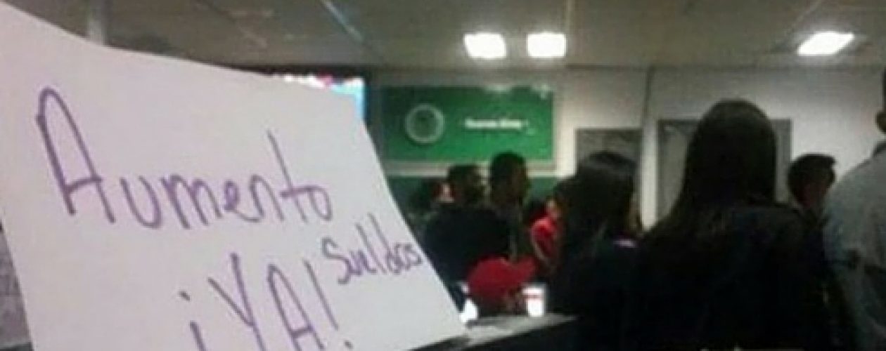 Trabajadores de Telesur exigen mejoras salariales