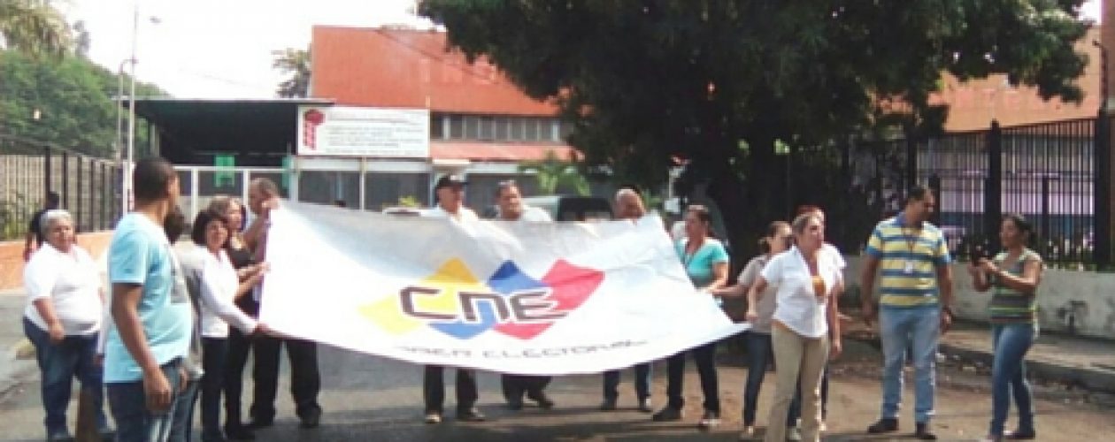Trabajadores del CNE en paro para exigir aumento de sueldo