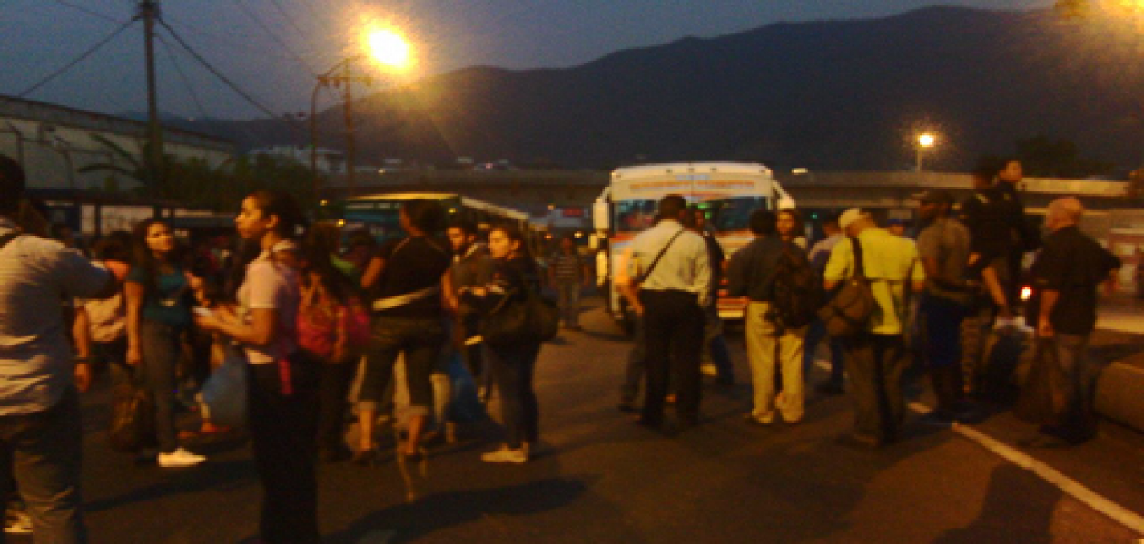 Protestan en La Yaguara por aumento del transporte