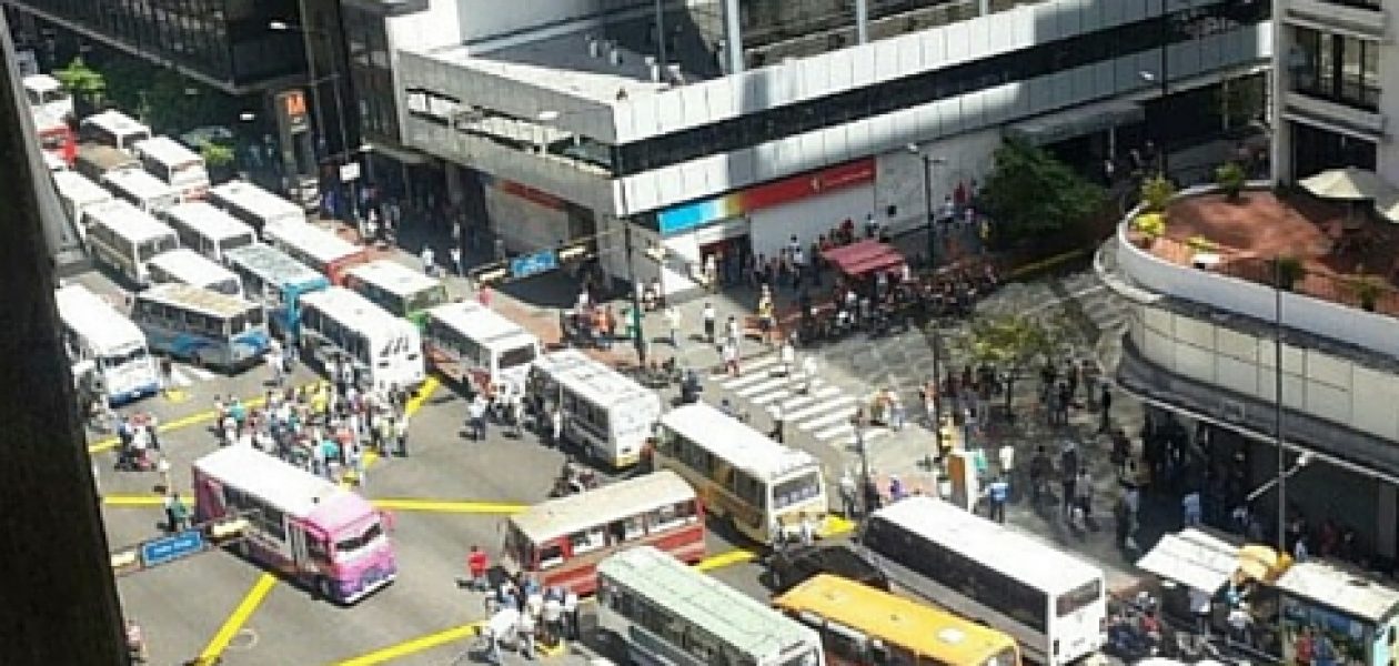 Transportistas protestan en Chacao y exigen reunión con el ministro