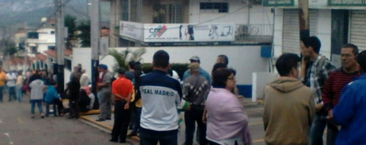 En Táchira deben abocarse 8292 personas a la validación de firmas