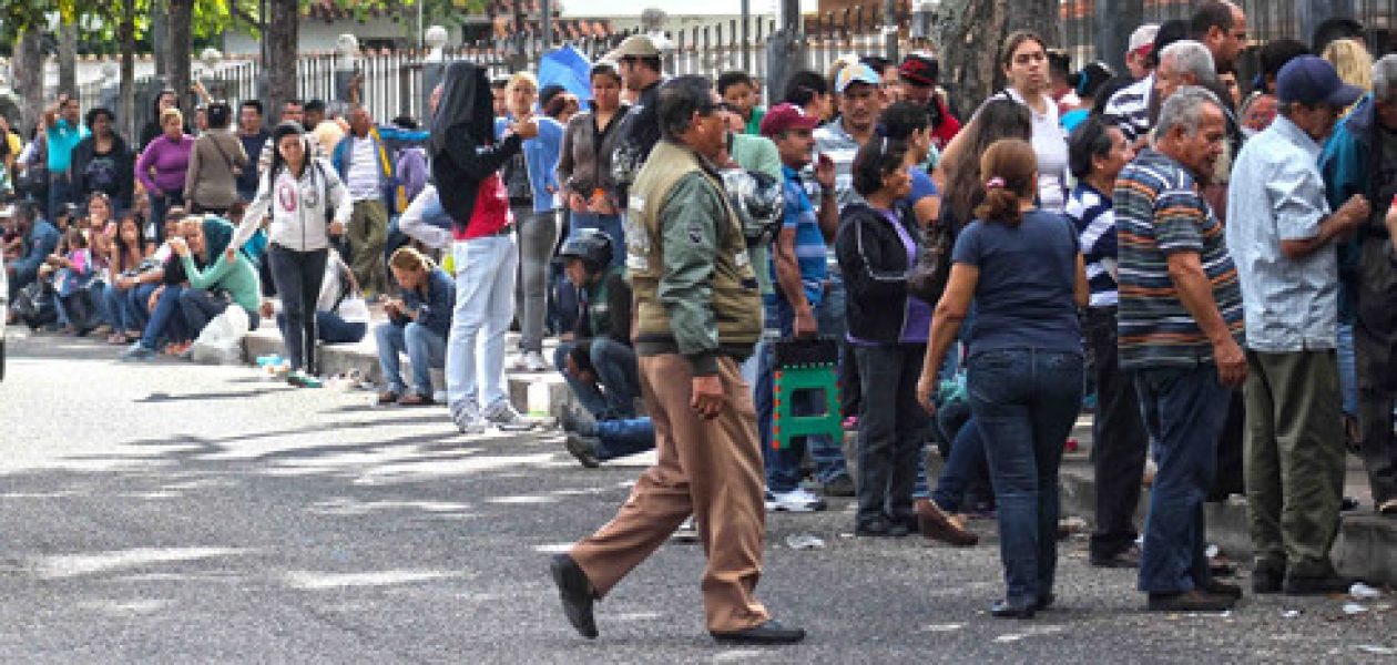 En Venezuela las colas suprimen momentos de recración