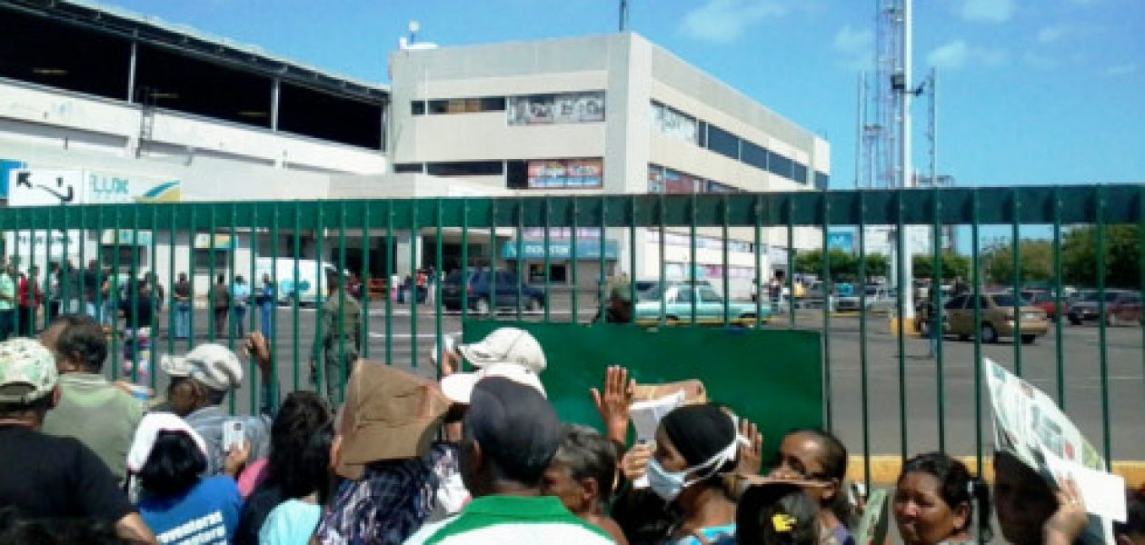 Militares cobran para entrar a Abastos Bicentenario de Maracaibo