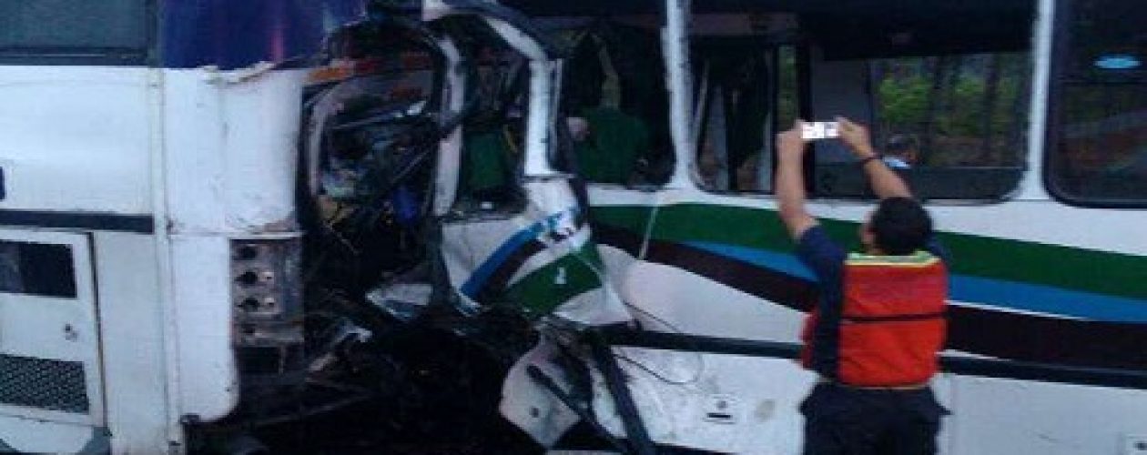 Accidente de autobuses que regresaban de marcha oficialista deja 13 fallecidos