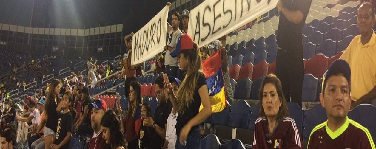 Venezolanos protestaron en el juego amistoso entre la Vinotinto y Ecuador