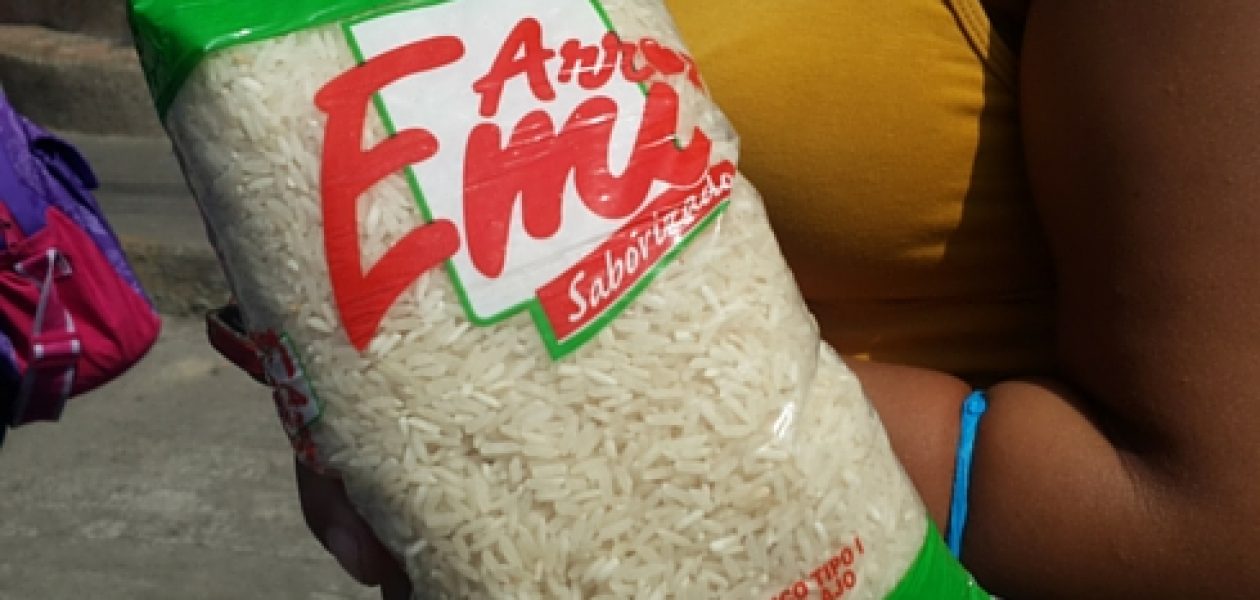 Falta de arroz genera grandes colas en Puerto la Cruz