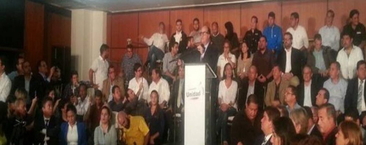 Oposición activa artículo 350 de la Constitución y llama a desconocer al Gobierno