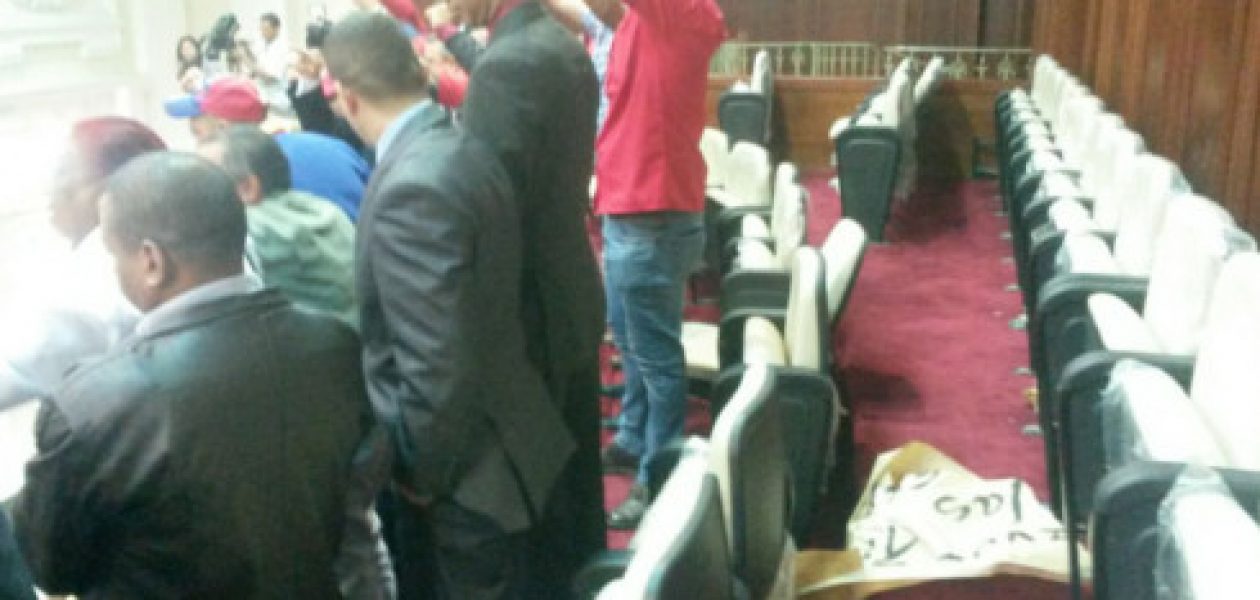 Suspenden sesión en la Asamblea Nacional por sabotaje oficialista