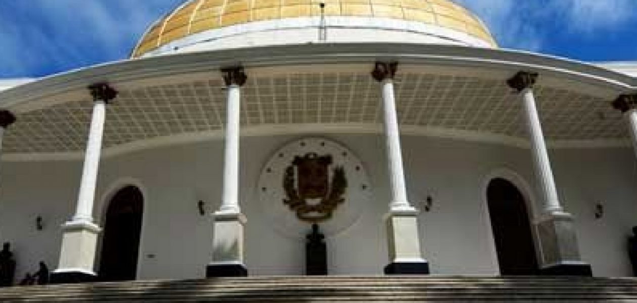 Oficialistas piden acciones judiciales contra directivos del Parlamento venezolano
