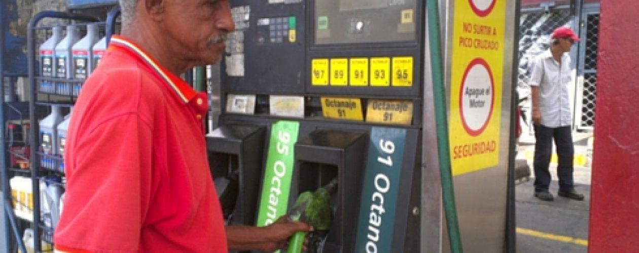 Aumento de la gasolina empeorará crisis en Venezuela