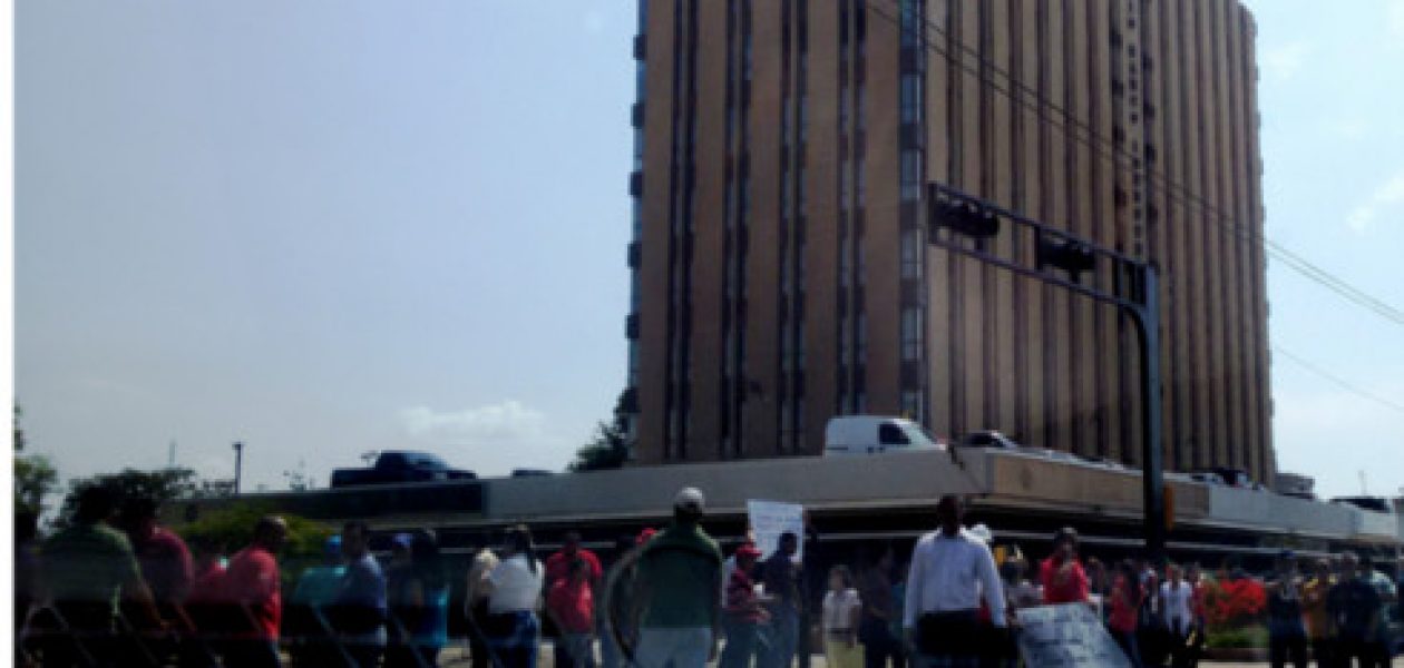 Protesta con urnas en Maracaibo ante robo de cadáveres