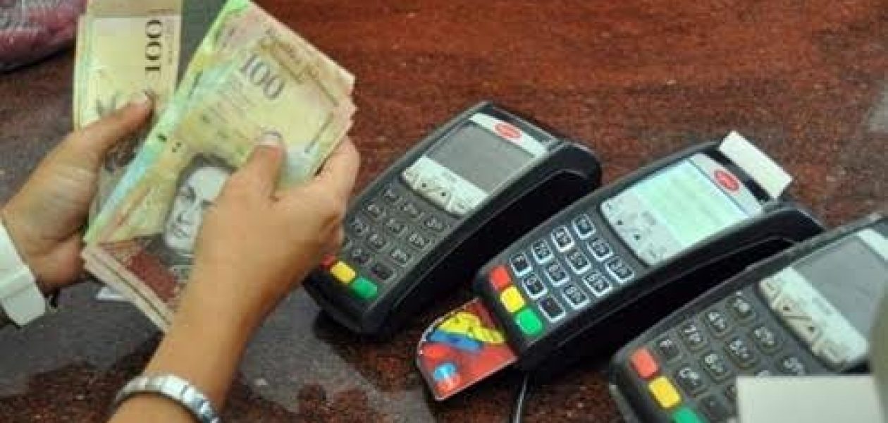 Bancos sin control de retiros y depósitos de billetes de 100 bolívares