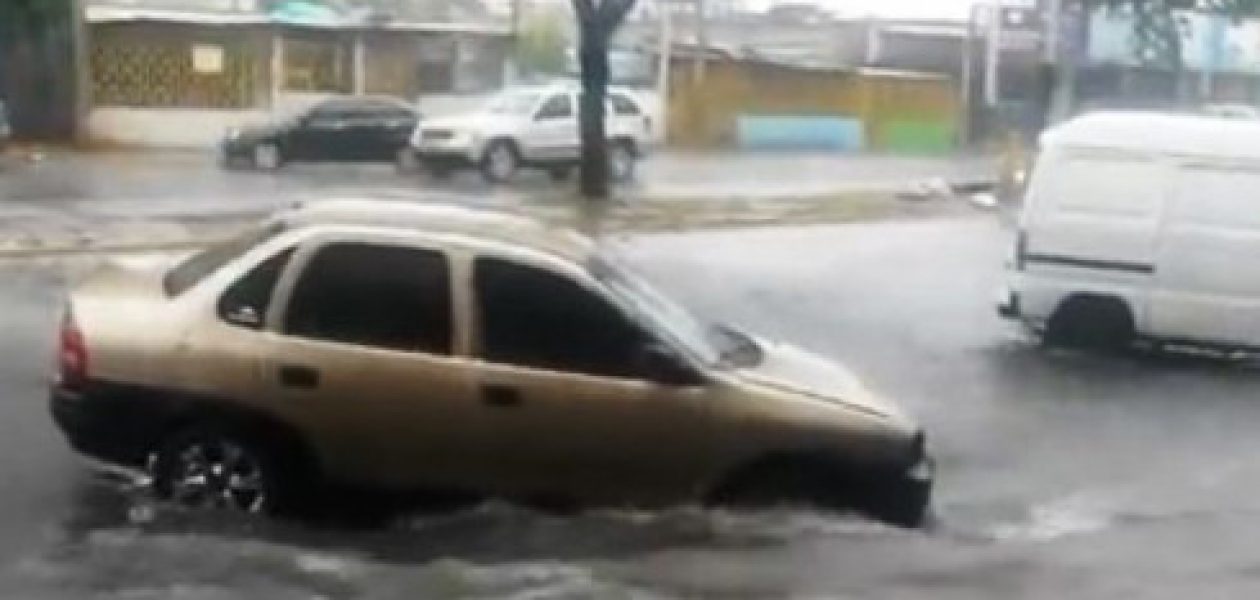Calles inundadas en Guayana por falta de mantenimiento a desagües