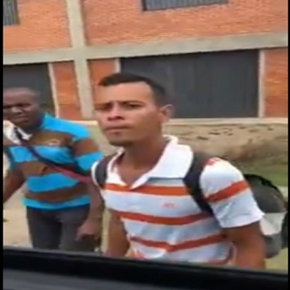 Caminando se van los venezolanos desesperados desde Cúcuta hasta Calí (Vídeo)