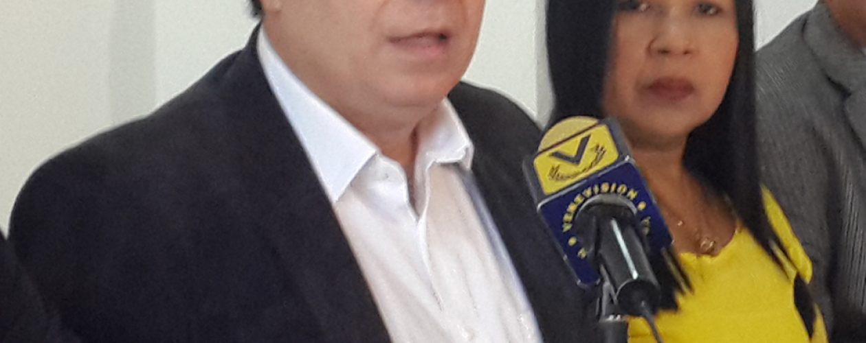 Candidato a la Gobernación del Zulia se las canta a la MUD y al PSUV