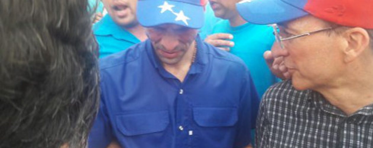 Henrique Capriles fue agredido durante marcha al CNE