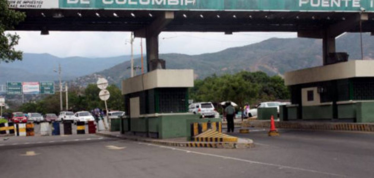 Frontera Colombia-Venezuela debe seguir cerrada: Julio Chávez