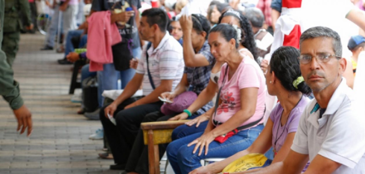 La carnetizacion de la Patria tiene a los abuelos durmiendo en las plazas