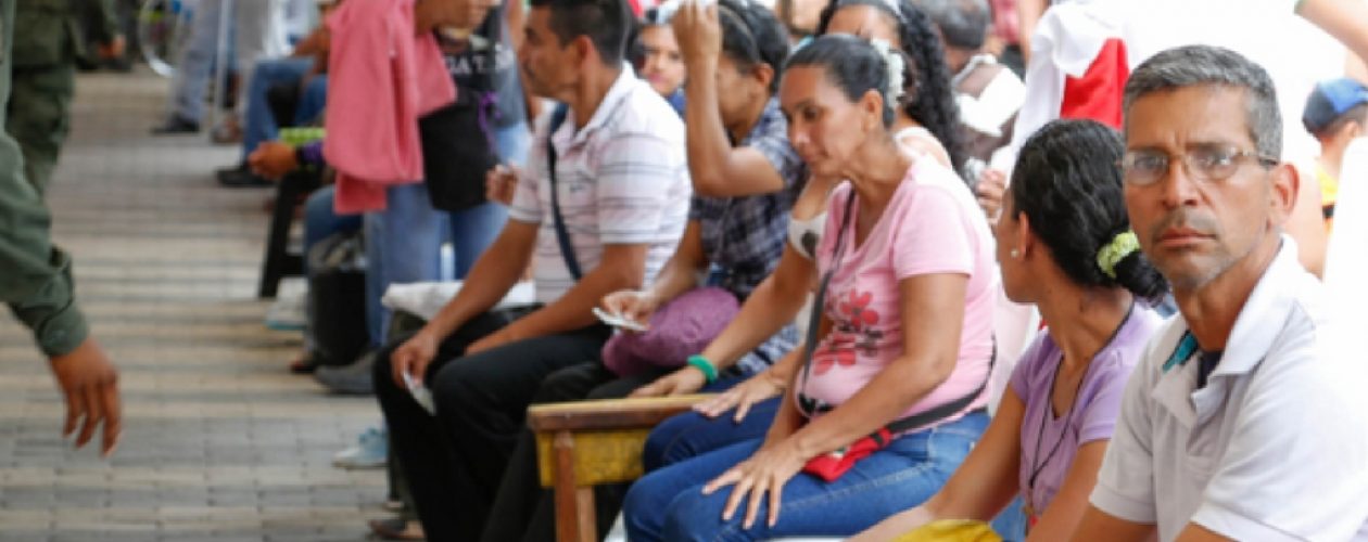 La carnetizacion de la Patria tiene a los abuelos durmiendo en las plazas