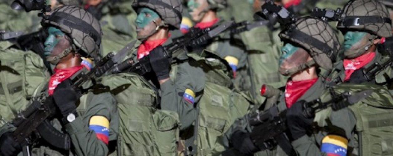 Saqueo de armamento y baja moral sacude cuarteles en Venezuela