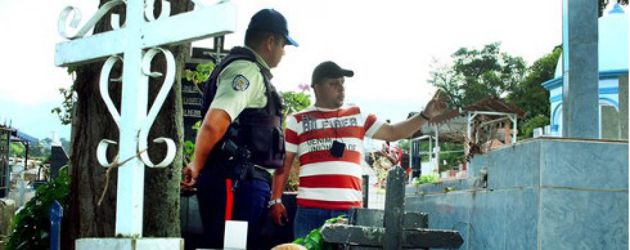 Profanan cementerio para robar huesos en San Cristóbal