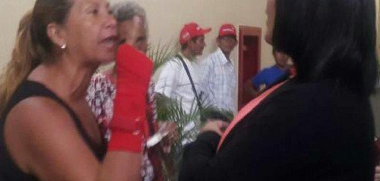 Concejal opositora fue agredida por chavista en Alcaldía de Caroní