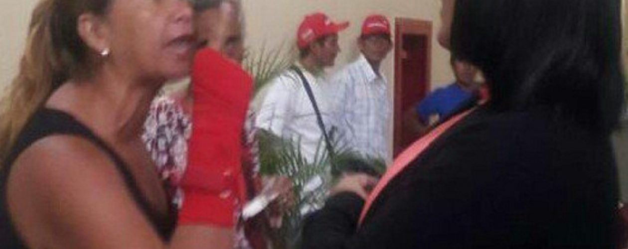 Concejal opositora fue agredida por chavista en Alcaldía de Caroní