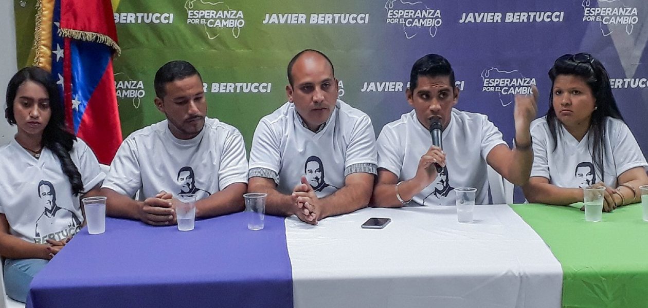 Chavistas se van del PSUV para apoyar a Javier Bertucci
