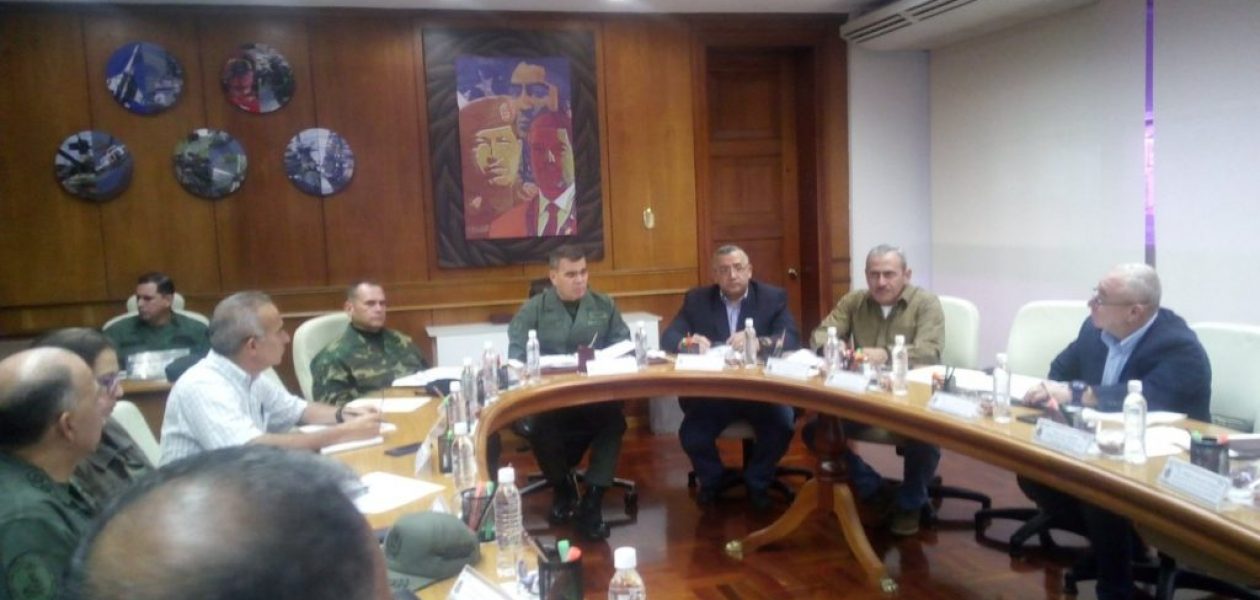 Militares y chavistas se reunieron con directivos de supermercados para «abastecer el país»