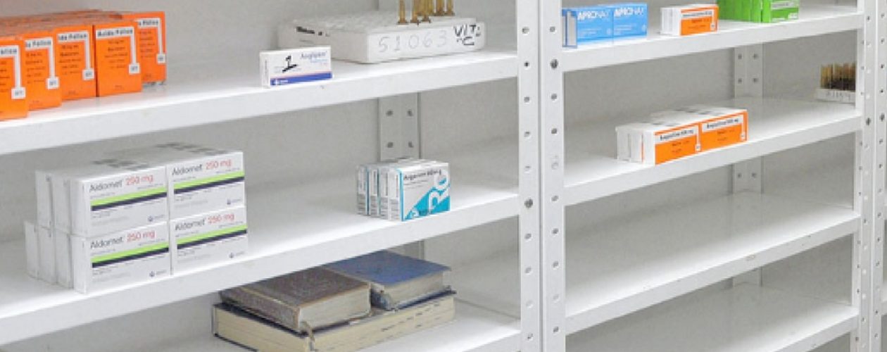 Cierran 40 farmacias por falta de insumos en Venezuela