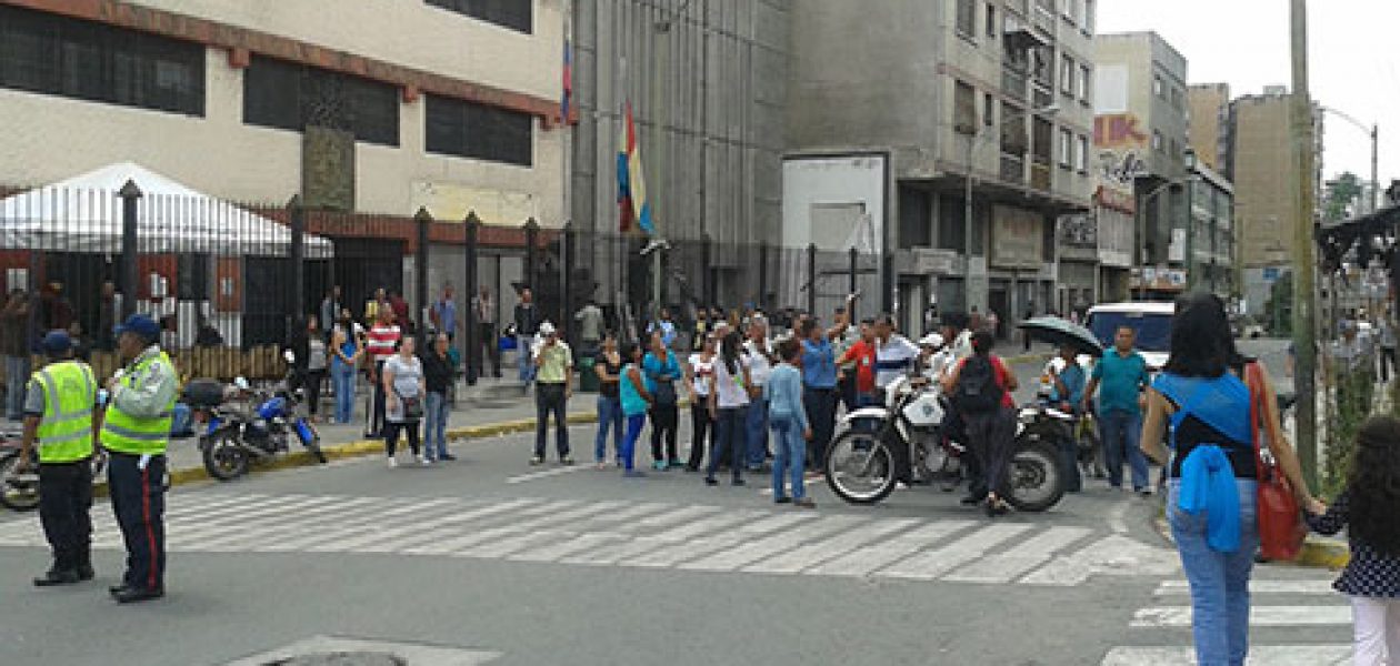 Retardo de Clap en entrega de bolsas generó protesta en Miranda