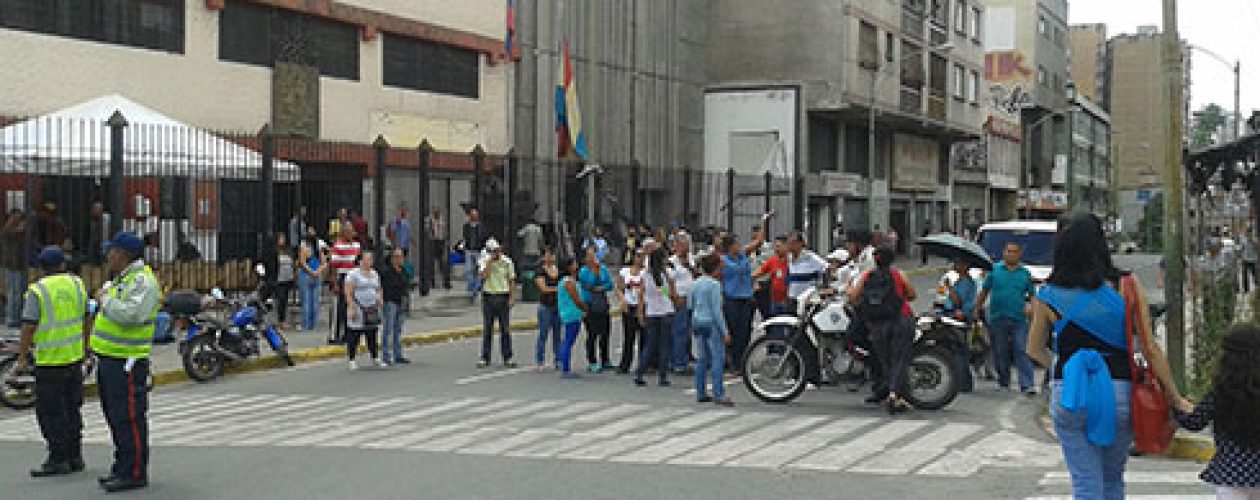 Retardo de Clap en entrega de bolsas generó protesta en Miranda